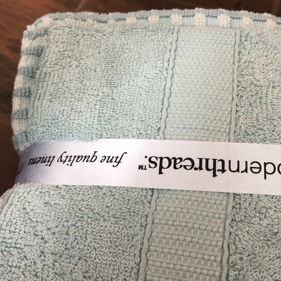 Modern Threads grey taupe towel set luxe NWT - Picture 3 of 3